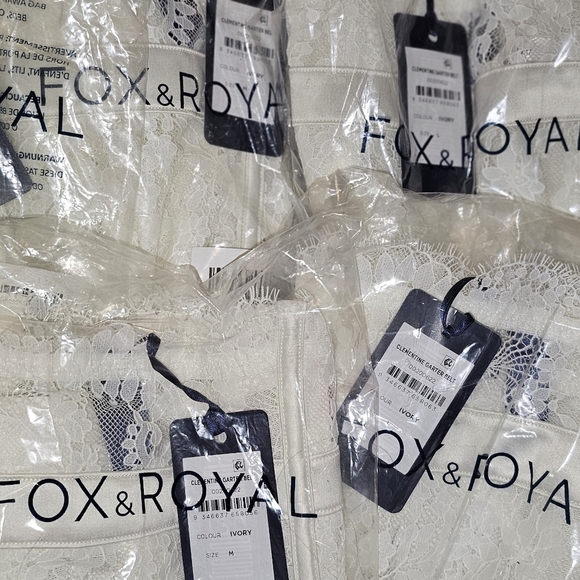 New ivory garter with boning - Picture 5 of 7